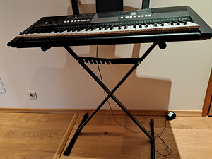 Yamaha синтезатор (2 фото из 3)