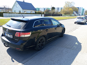 Продается Toyota Avensis (5 фото из 6)
