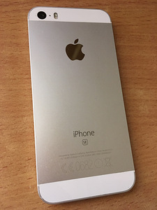 iPhone se 32 гб (серебро)