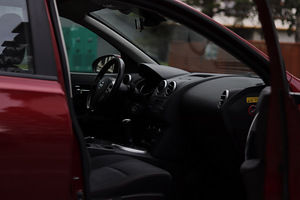 NISSAN Qashqai 2010 (5 foto / 7)