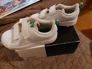 Adidas poiste tossud s 27 (sisetald 17,5cm) (1 foto / 6)