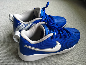 Nike spordijalatsid, s37,5. Uued. (2 foto / 7)