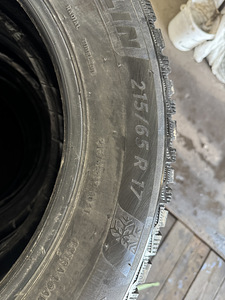 MICHELIN 215/65/17 (2 foto / 4)