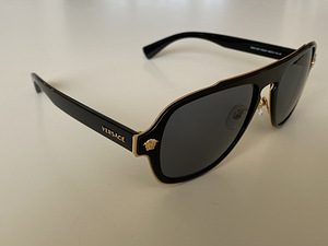 Новые солнцезащитные очки Версаче