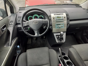 Toyota COROLLA VERSO 2.2 D.100 KW. (8 foto / 12)