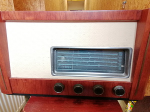 Radio "Punane RET" - V V 663-2 (1 foto / 4)