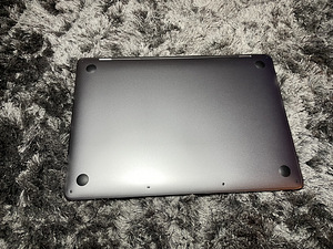 Apple MacBook Pro 13" 256GB (Late 2019) (9 foto / 9)