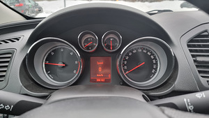 Opel Insignia 2.0 96kW (12 foto / 13)