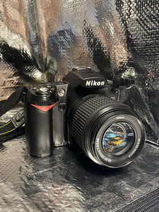 Nikon D90 + Nikon 18-140mm f/3.5-5.6 +Nikon 55-200mm 1.4-5.6 (2 foto / 3)