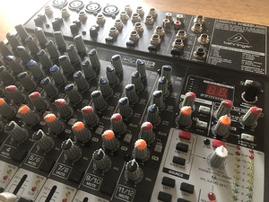 Микшер behringer X1622USB (2 фото из 5)