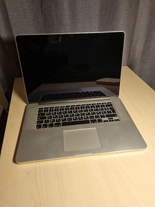Macbook Pro (Retina, 15-Inch, Mid 2015) (1 foto / 10)