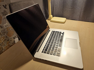 Macbook Pro (Retina, 15-Inch, Mid 2015) (7 foto / 10)