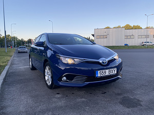 Toyota Auris Hybrid 2018 (2 foto / 13)