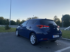 Toyota Auris Hybrid 2018 (4 foto / 13)