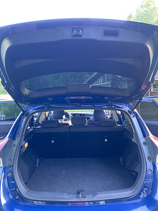 Toyota Auris Hybrid 2018 (7 foto / 13)