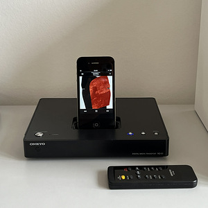 Onkyo ND-S1 Цифровой мультимедийный транспорт / док-станция для iPod