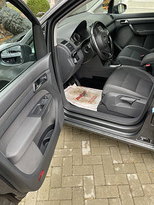 Volkswagen Touran 1.6 77kV (13 foto / 13)
