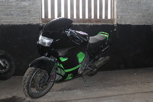 KAWASAKI ZZ-R 600 (1 foto / 3)