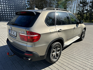 BMW X5 xDrive 4.8 (4 foto / 14)