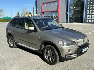 BMW X5 xDrive 4.8 (3 foto / 14)
