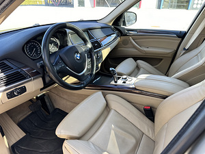 BMW X5 xDrive 4.8 (9 foto / 14)