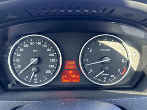 BMW X5 xDrive 4.8 (11 foto / 14)