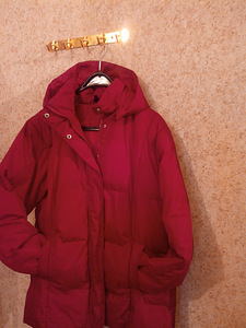 Куртка женская теплая красная очень легкая. Стокманн.