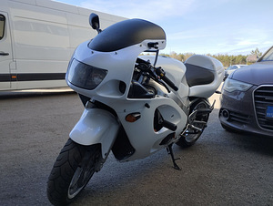 Suzuki GSX-R 600 80kw A2 (2 foto / 6)