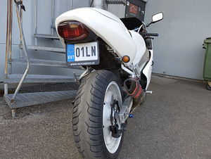 Suzuki GSX-R 600 80kw A2 (4 foto / 6)