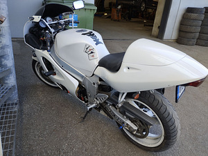 Suzuki GSX-R 600 80kw A2 (5 foto / 6)
