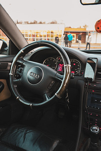 Audi a6c5 (2 фото из 7)