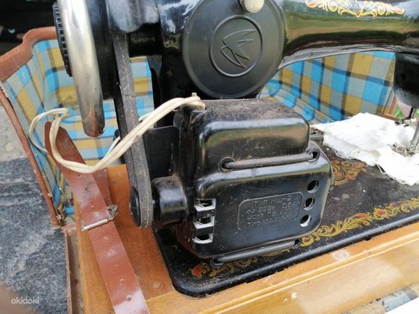 Подольская швейная машина советской эпохи с мотором (фото #4)