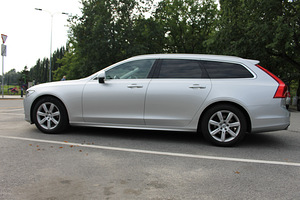 Volvo V90 Momentum 2.0 140kW (5 foto / 15)