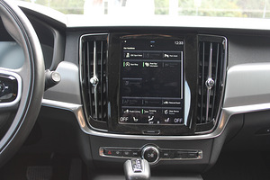 Volvo V90 Momentum 2.0 140kW (6 foto / 15)
