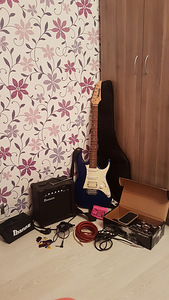 Электрогитара Ibanez GIO GRX40 + комбик Ibanez 10W