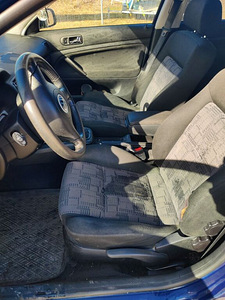 Volkswagen Passat 1,6 74kW (7 foto / 9)