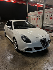 M/V Alfa Romeo Giulietta 1.4 Turbo 125kW (6 foto / 11)