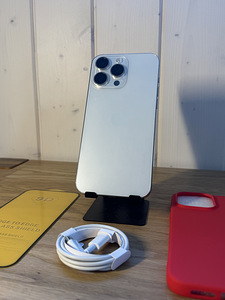 Apple iPhone 15 Pro Max 256GB White Titanium (1 foto / 4)