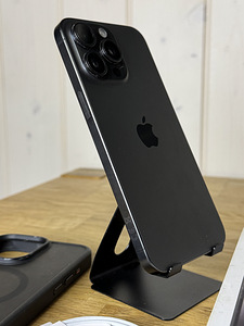 Apple iPhone 15 Pro Max 256GB Black Titanium (4 foto / 4)