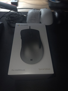 Microsoft Pro IntelliMouse Tume (5 foto / 5)