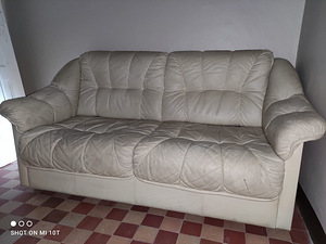 Кожаный диван (1 фото из 1)
