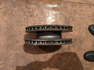 Audi A4/A5/Q5/Q3 original esi piduriklotsid 4tk, kettad 2tk (3 foto / 10)