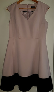 Нежное платье из плотной ткани