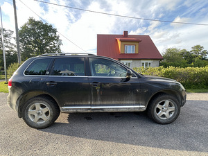 Volkswagen Touareg (10 foto / 13)