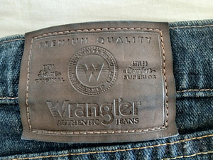 MEESTE TEKSAD WRANGLER AUTHENTIC JEANS (1 foto / 3)