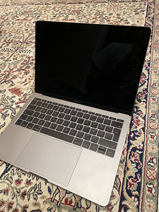 MacBook Pro (13-inch, 2017, Two Thunderbolt 3 ports) (2 foto / 3)