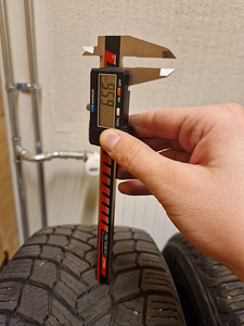 215/55/17 Michelin X-ICE Snow lamellrehvid (4 foto / 9)