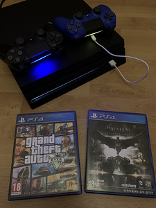 PS4 pro 1 TB, 2 pulti (1 foto / 2)