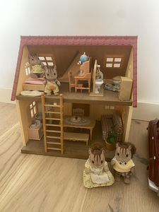 Sylvanian Families Laste mängumaja nukkude ja mööbliga. (3 foto / 5)