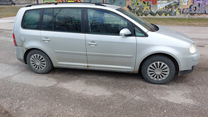 Volkswagen Touran 2.0d 100kw Varuosad (3 foto / 4)